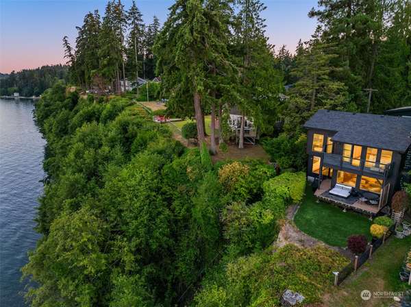 10567 Sunrise Bluff NE, Bainbridge Island, WA 98110