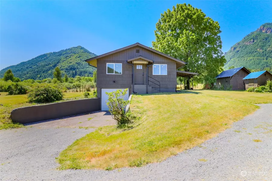 355 Pleasant Valley RD, Mineral, WA 98355