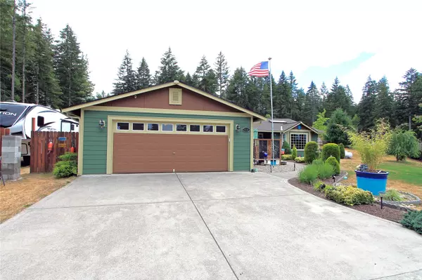 450 E Hillside DR, Belfair, WA 98528