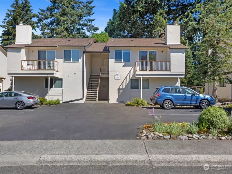 7310 NE 142nd PL #D2, Kirkland, WA 98034