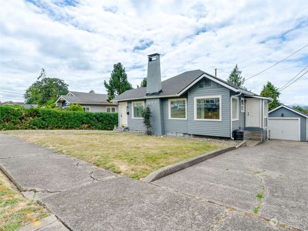 561 SE Washington AVE, Chehalis, WA 98532