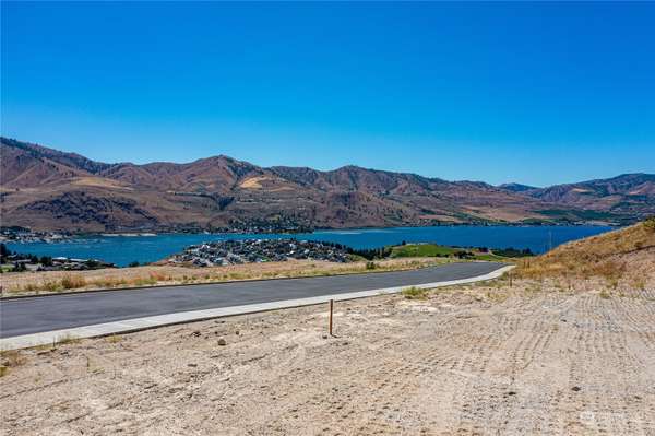 922 Long DR, Chelan, WA 98816