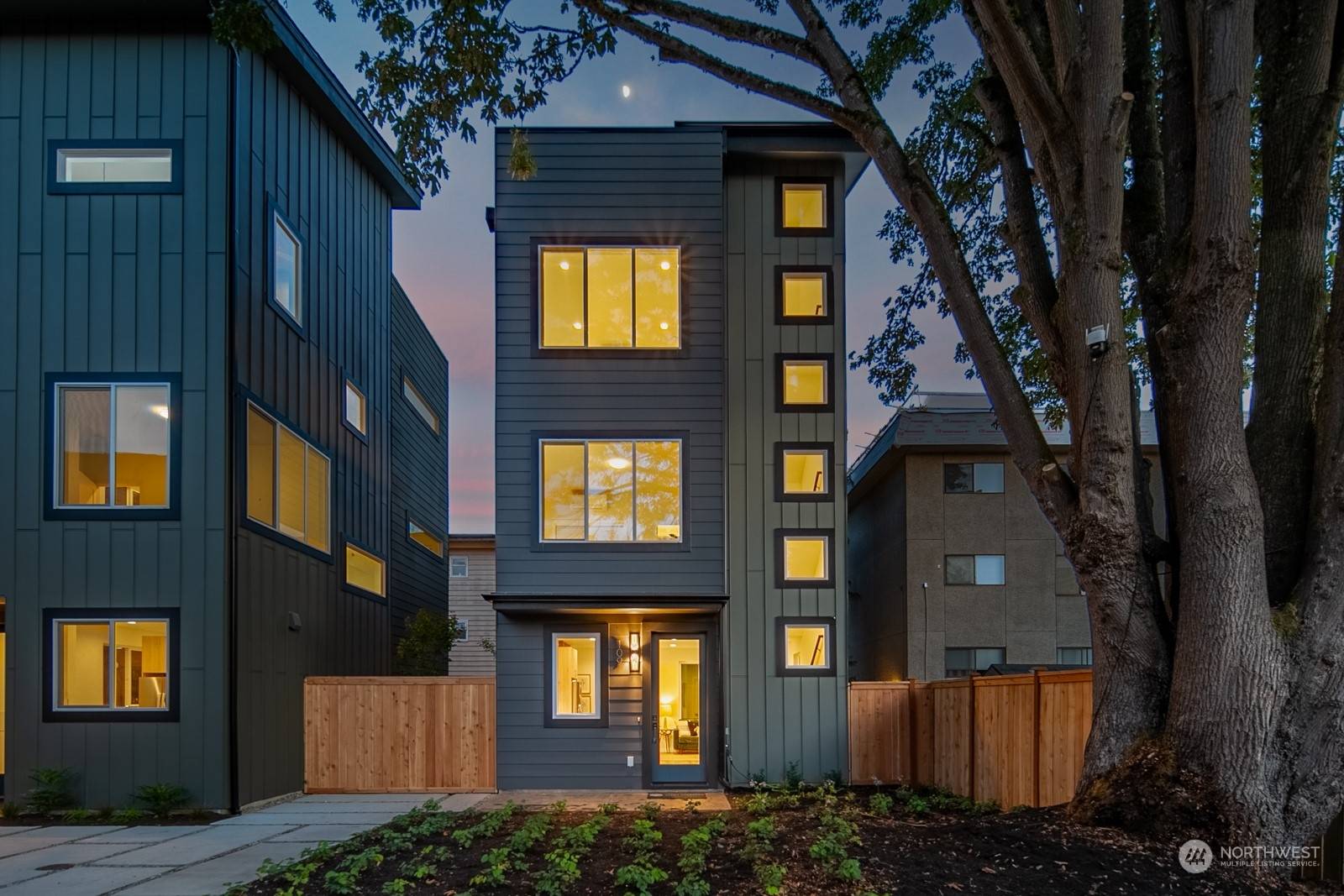 109 N 105th ST, Seattle, WA 98133