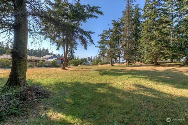 9 Fossil Bay DR, Orcas Island, WA 98245