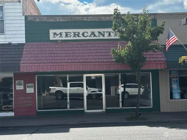 19 N Main St,  Omak,  WA 98841