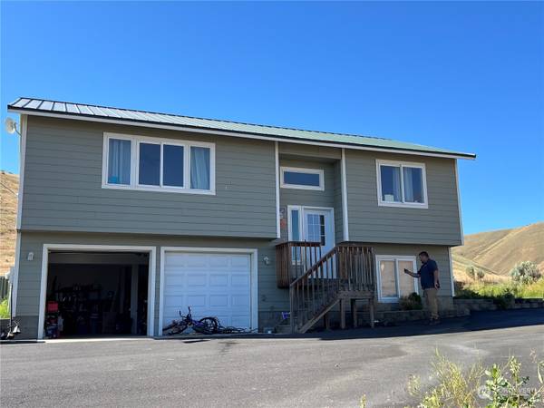 3638 S Wenas RD, Selah, WA 98942