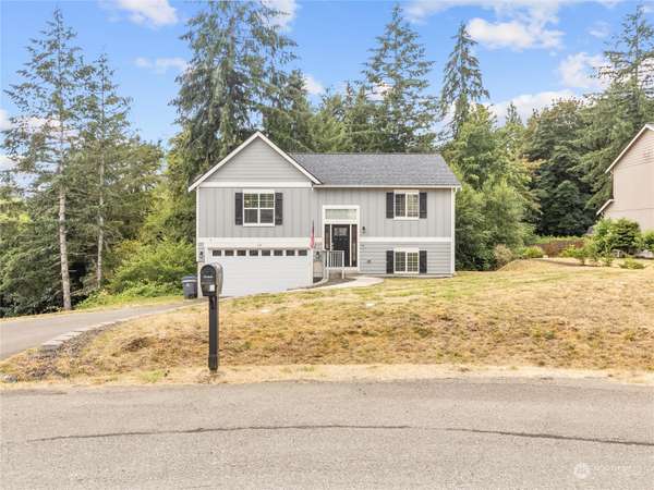 130 E Cardinal CT, Allyn, WA 98523