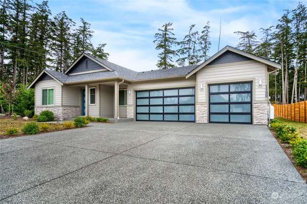 1190 Seawall LN, Oak Harbor, WA 98277