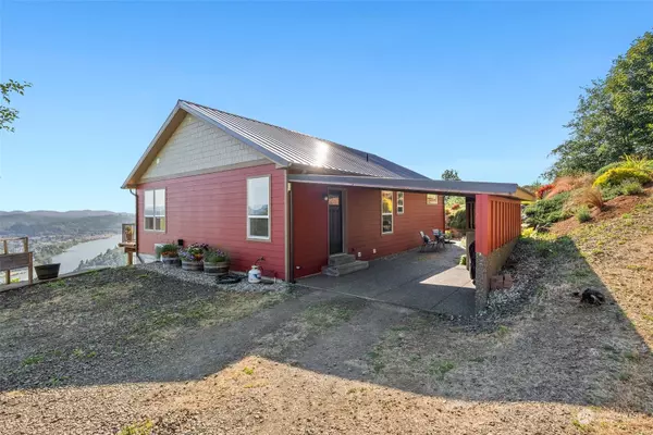 Raymond, WA 98577,105 Hammond LN