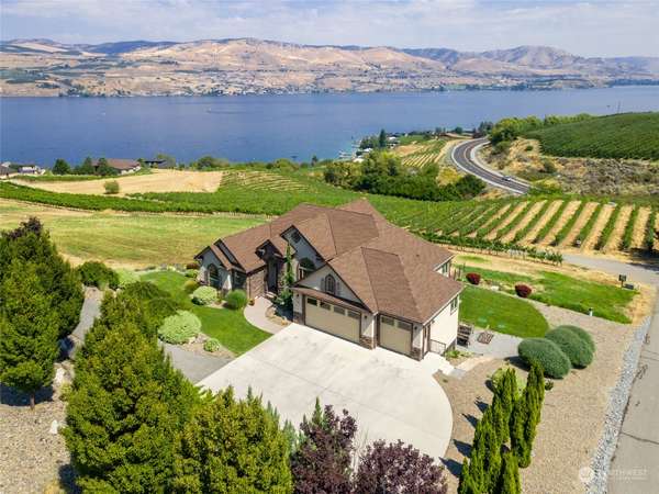 141 Clos Chevalle RD, Chelan, WA 98816