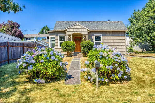 2012 E 15th ST, Bremerton, WA 98310