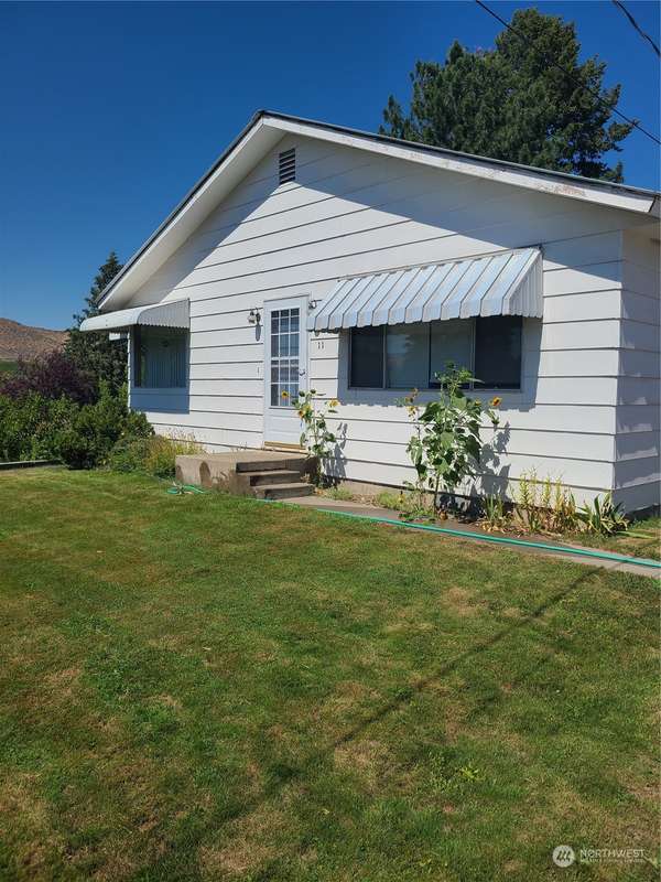 11 Division ST E, Tonasket, WA 98855