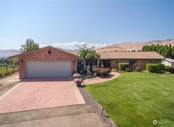 2105 Sunrise CIR, Wenatchee, WA 98801