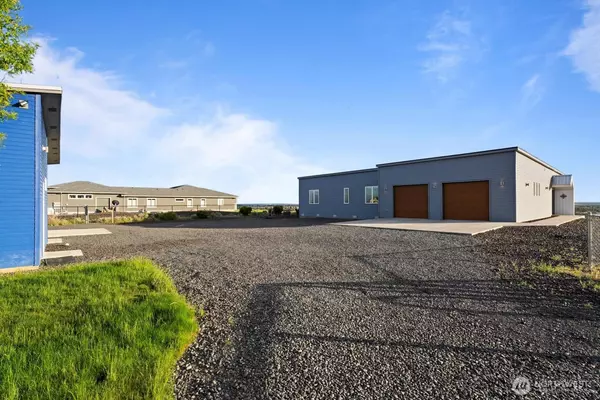 Moses Lake, WA 98837,7458 NE Bouldercrest RD