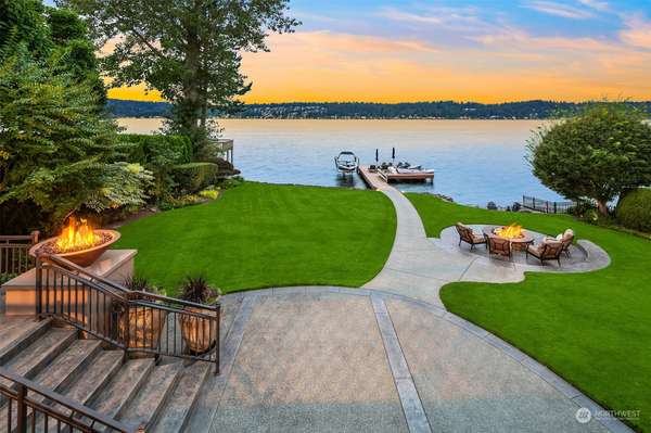 2419 E Lake Sammamish PL SE, Sammamish, WA 98075