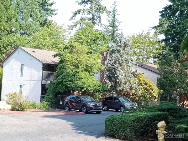12602 NE 118th ST, Kirkland, WA 98034