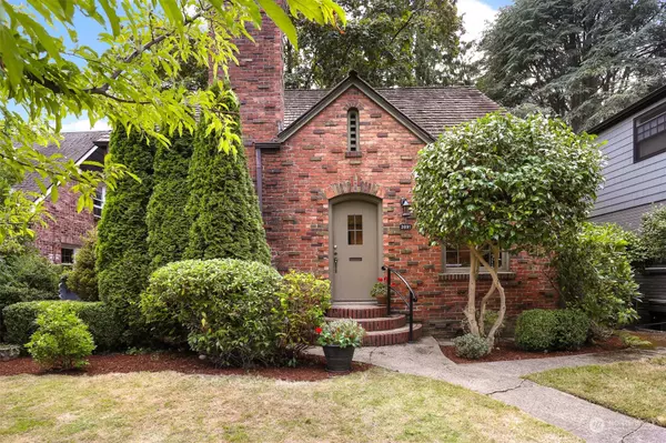 3891 44th AVE NE, Seattle, WA 98105