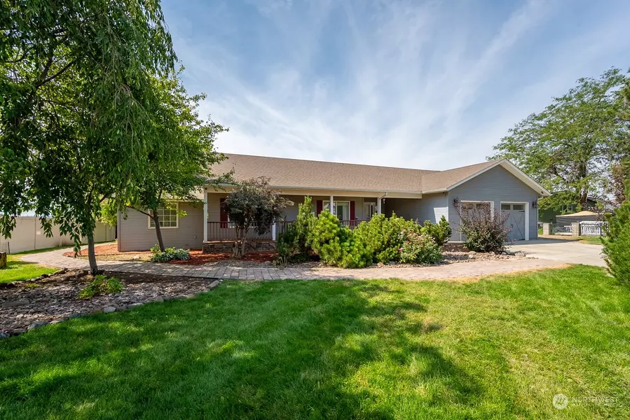 4892 Bluff DR NE, Moses Lake, WA 98837