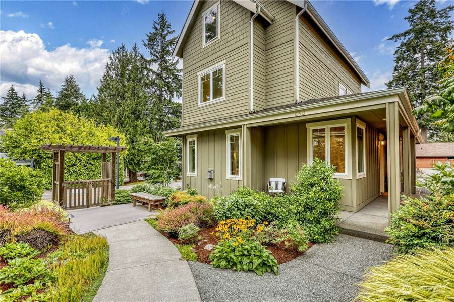 668 Wintersweet RD NE, Bainbridge Island, WA 98110