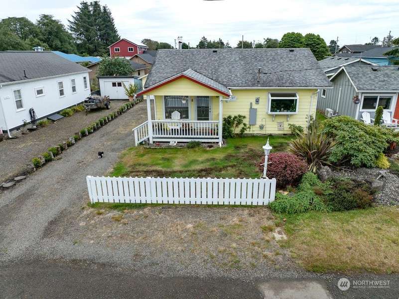 317 10th ST NE, Long Beach, WA 98631