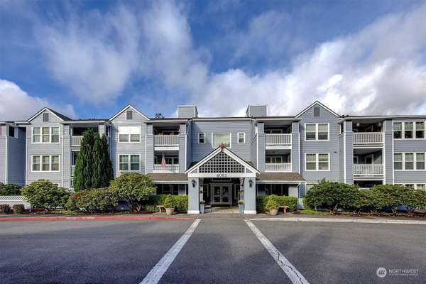 4081 224th LN SE #313, Issaquah, WA 98029