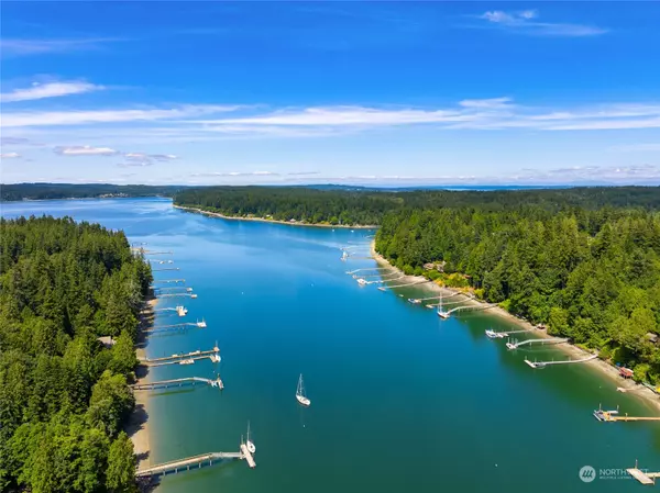 11700 Arrow Point DR NE, Bainbridge Island, WA 98110
