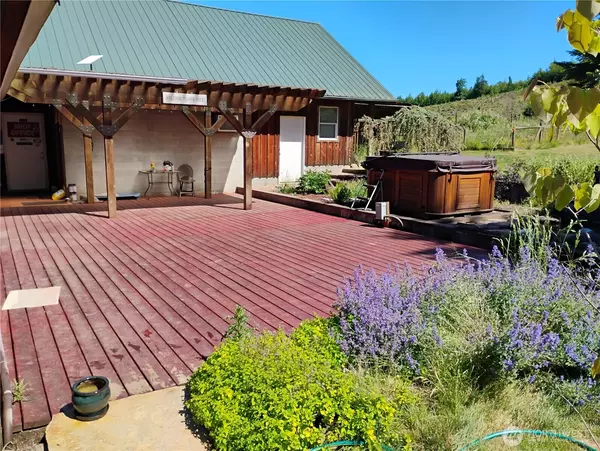 Curtis, WA 98538,307 Lost Valley RD