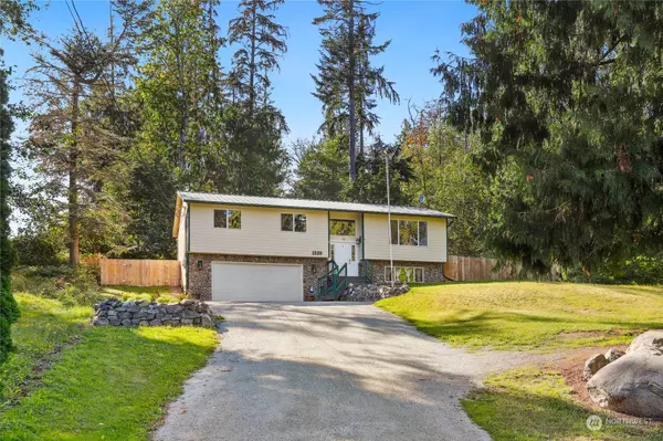 1526 Lake DR, Camano Island, WA 98282