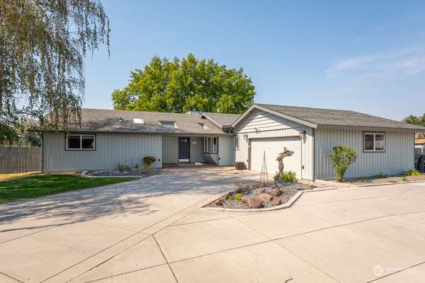 951 S Laguna DR, Moses Lake, WA 98837