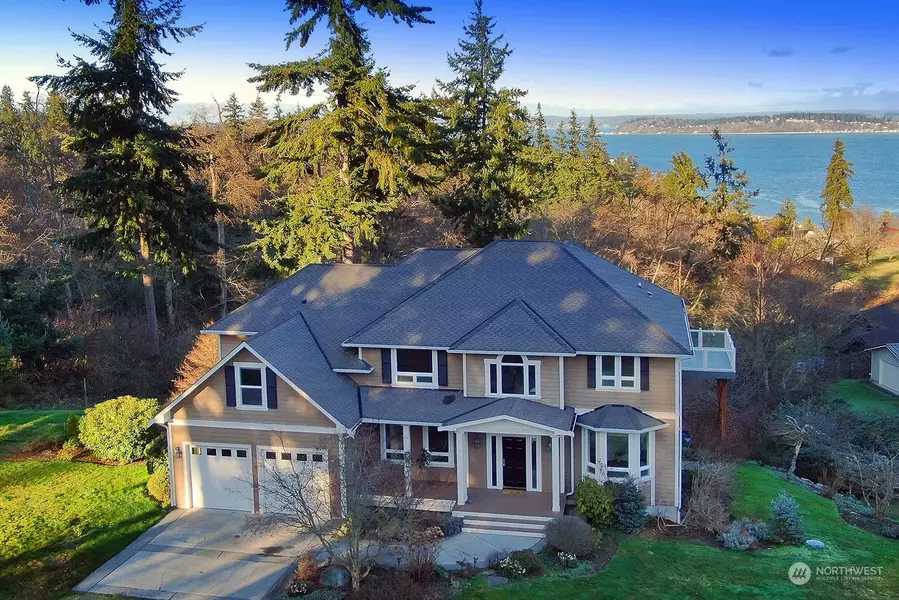 4815 Verbena LN, Clinton, WA 98236