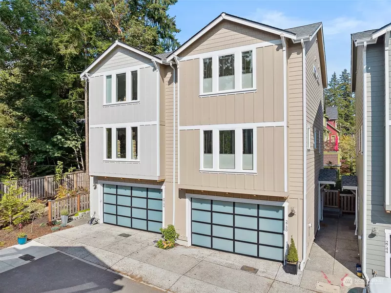 2750 Welcome LN NW, Bainbridge Island, WA 98110