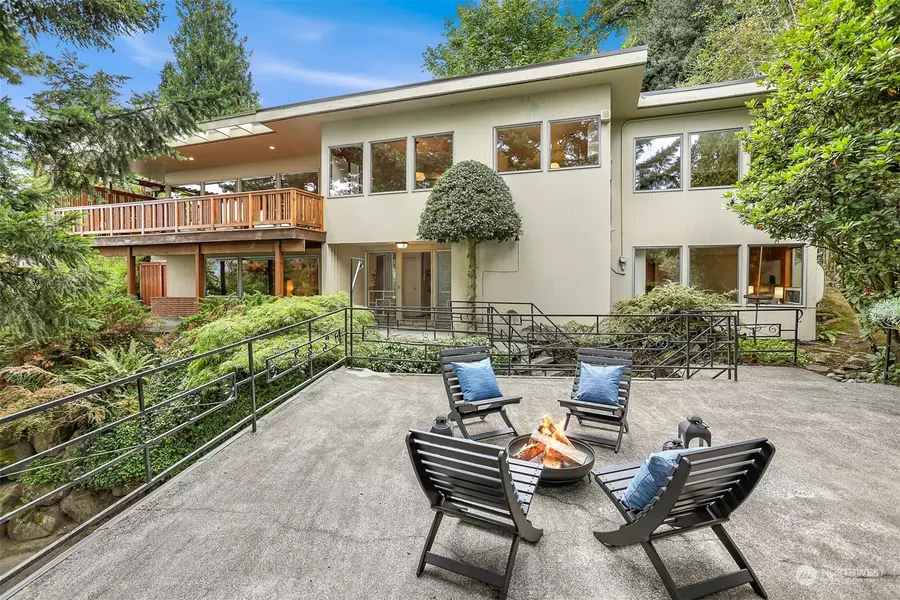 11955 Lakeside AVE NE, Seattle, WA 98125