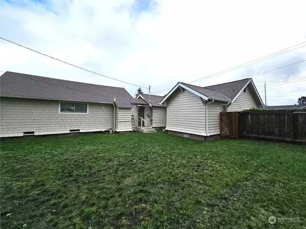 Elma, WA 98541,1006 W Martin ST