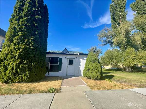 206 E Main ST, Coulee City, WA 99115