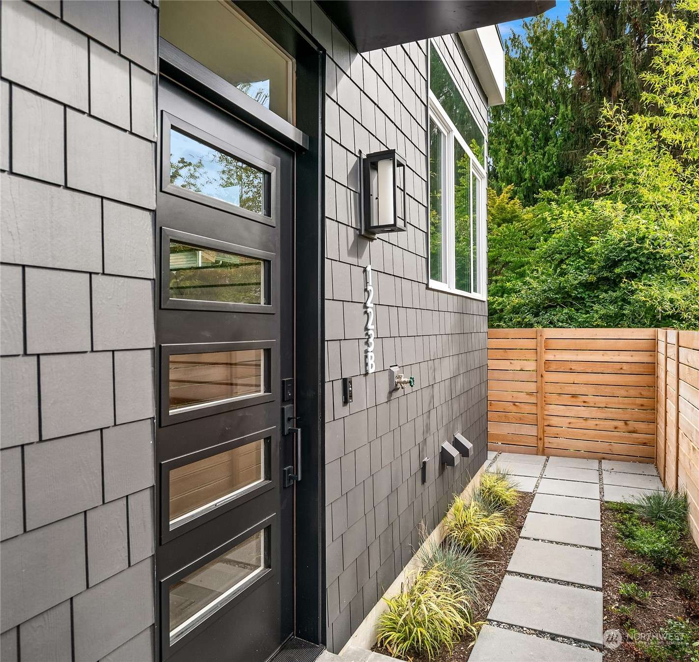 1223 B N 47th ST, Seattle, WA 98103