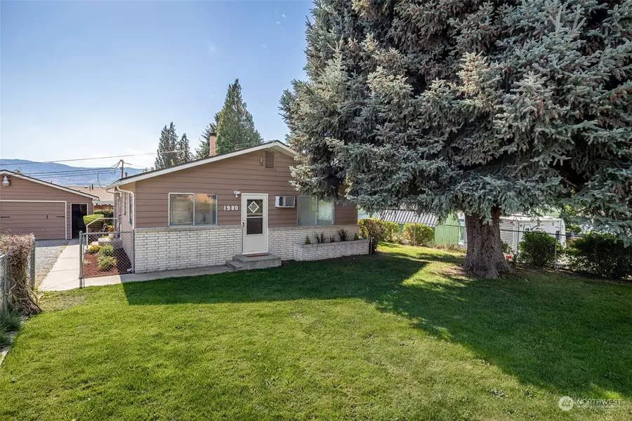 1980 6th ST NE, East Wenatchee, WA 98802