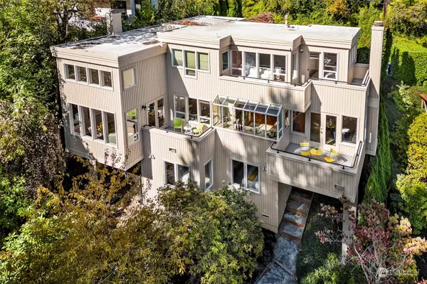 252 Lake Dell Ave, Seattle, WA 98122