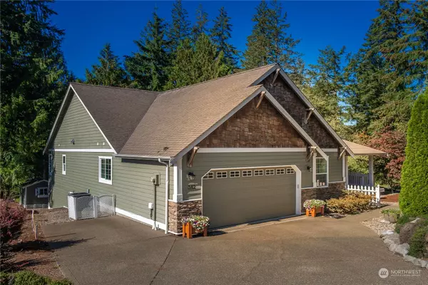 342 E Fairway DR, Allyn, WA 98524