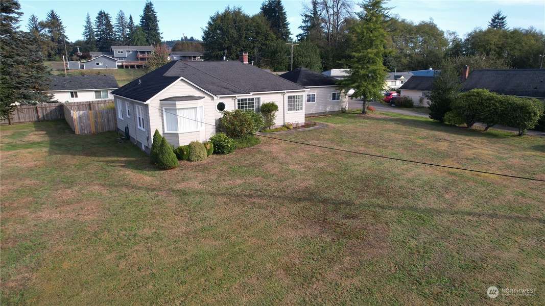 1042 E Pioneer AVE, Montesano, WA 98563