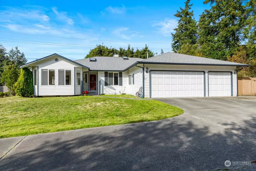 301 SW Muzzall ST, Oak Harbor, WA 98277