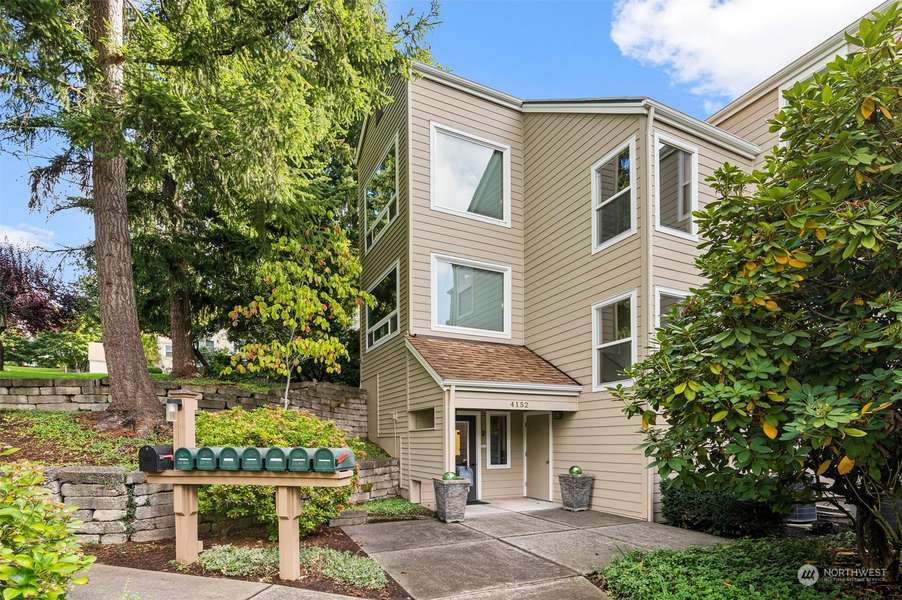 4152 Providence Point Dr SE #207, Issaquah, WA 98029