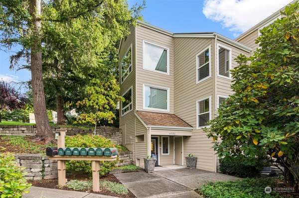 4152 Providence Point Dr SE #207, Issaquah, WA 98029