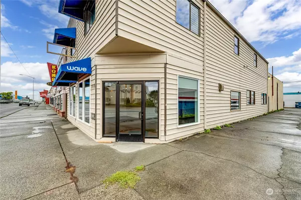 725 E 1st St, Port Angeles, WA 98362