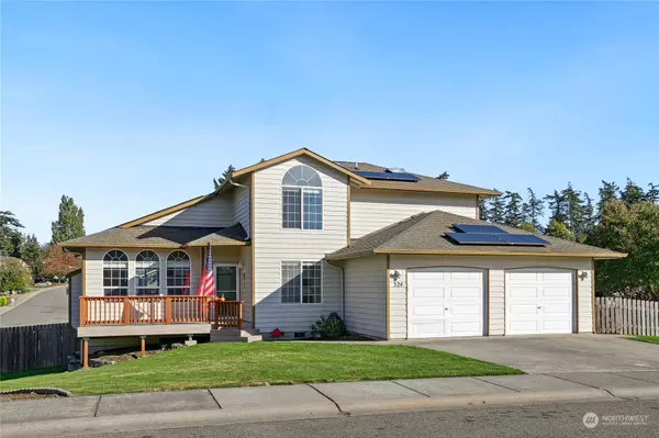 324 SW Stroops DR, Oak Harbor, WA 98277