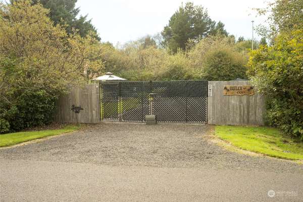 171 N Oar LOOP NW, Ocean Shores, WA 98569