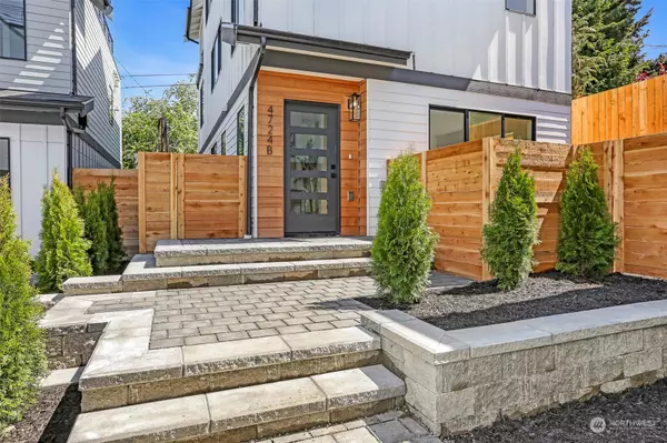 4724 37th AVE SW #B, Seattle, WA 98126