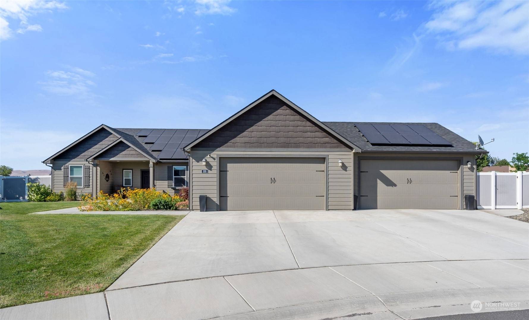 105 Hamilton DR, Zillah, WA 98953