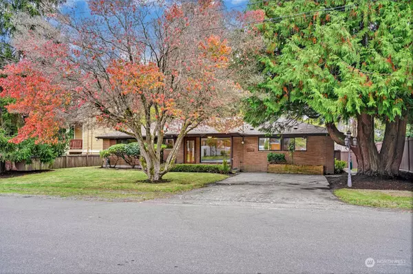 10749 19th AVE NE, Seattle, WA 98125