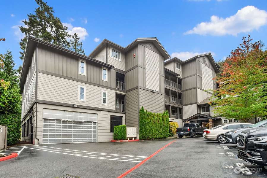 18609 SE Newport WAY #408, Issaquah, WA 98027