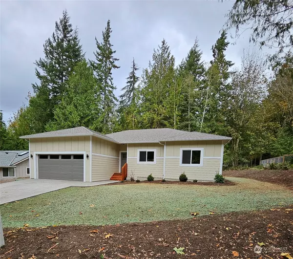 61 Clipper LN, Port Ludlow, WA 98365